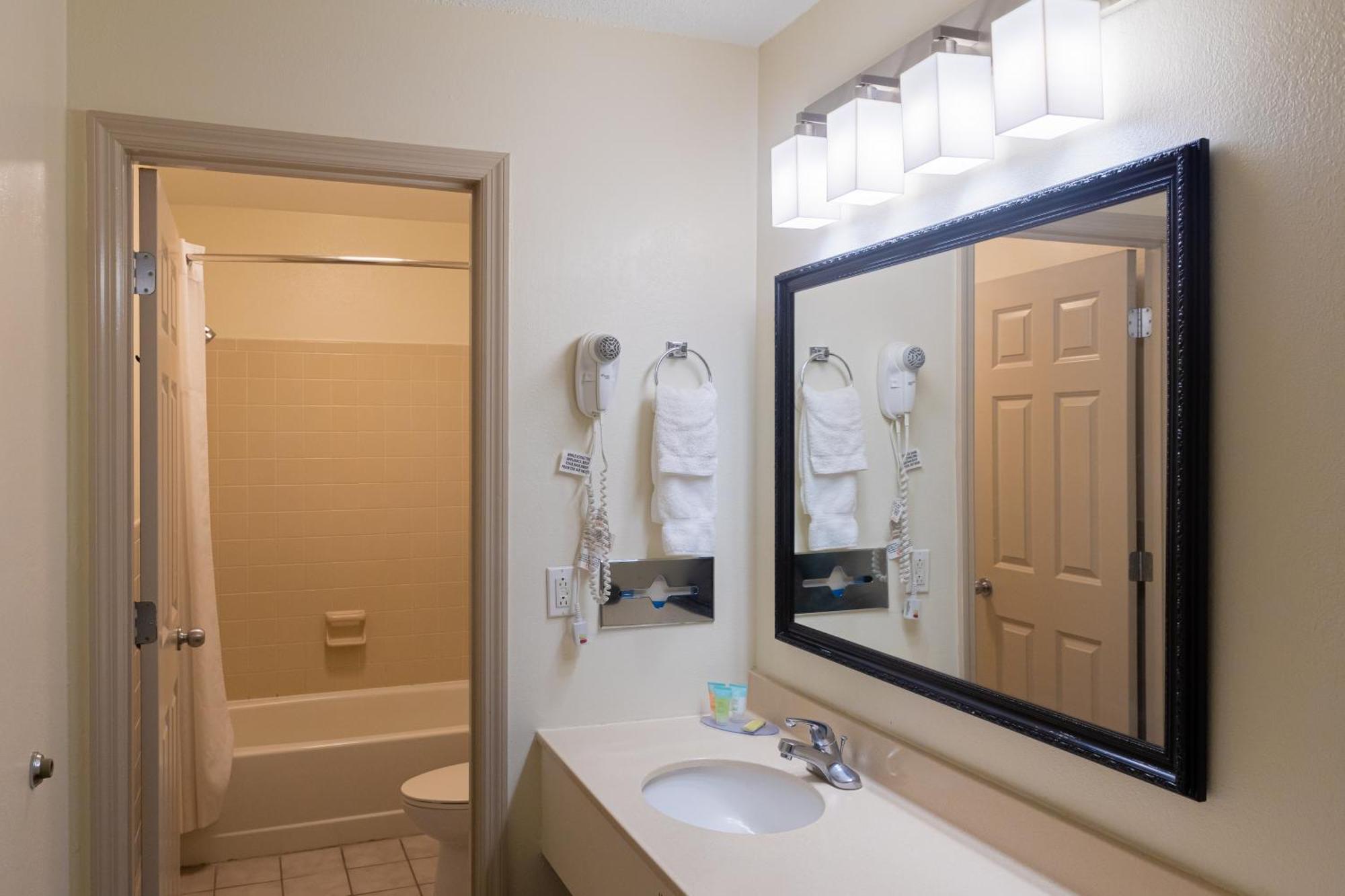 Cottonwood Suites Savannah Hotel & Conference Center Pooler Eksteriør billede