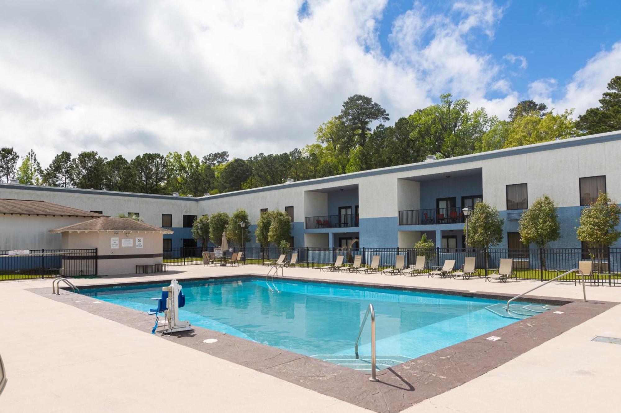 Cottonwood Suites Savannah Hotel & Conference Center Pooler Eksteriør billede