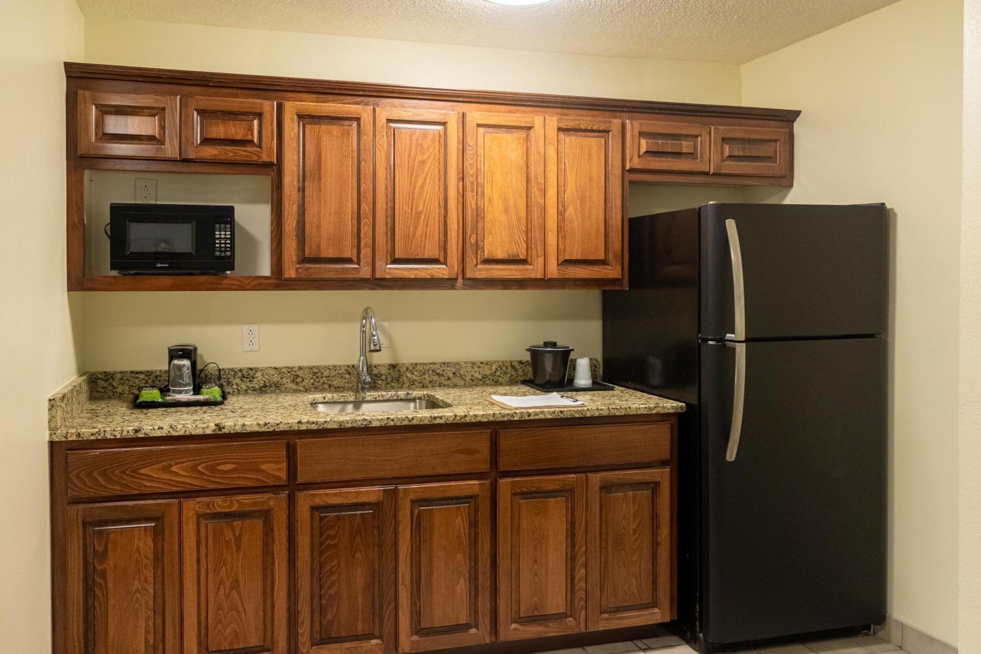 Cottonwood Suites Savannah Hotel & Conference Center Pooler Eksteriør billede