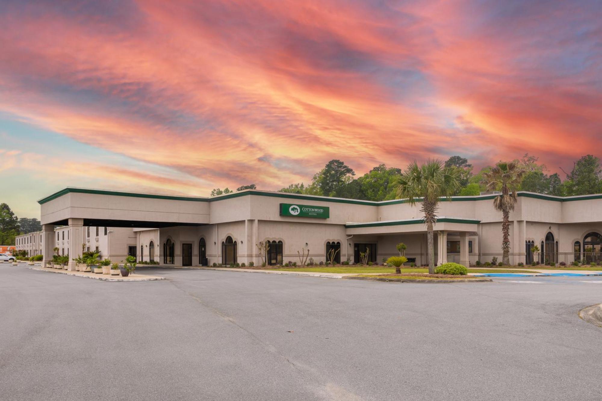 Cottonwood Suites Savannah Hotel & Conference Center Pooler Eksteriør billede